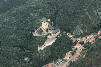 45 minute scenic flight to Karlštejn and Slapy dam