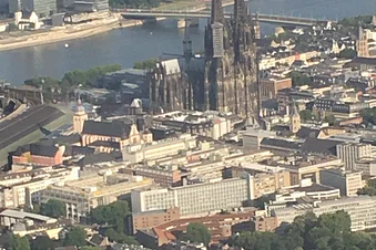 Rundflug: Kölner Dom und Bergisches Land