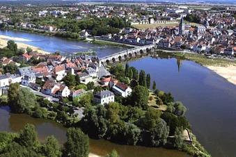 Bords de Loire avec Sancerrois - St Fargueau - Guedelon
