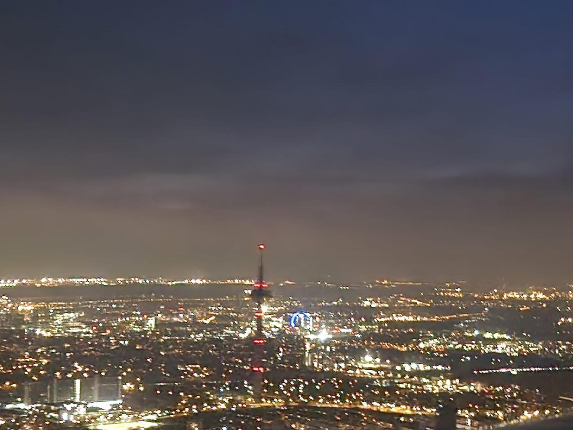 NIGHTFLIGHT 🌃SKYLINE FRANKFURT  zweimotoriges Flugzeug
