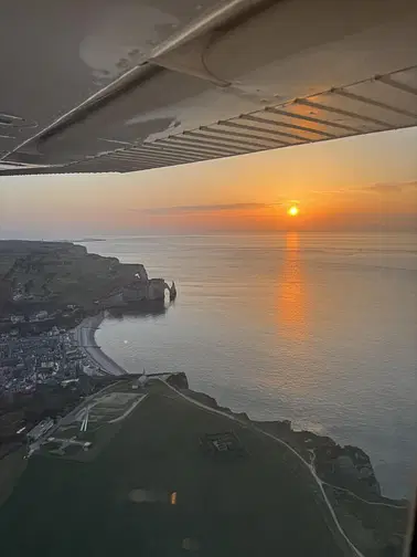 Survol de la falaise d'Etretat