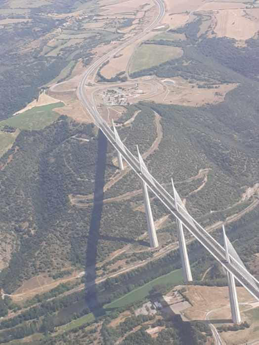 Survol du Viaduc de Millau
