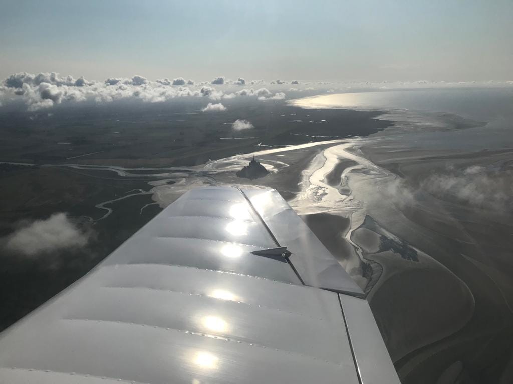 Le Mont St Michel en bout d'aile