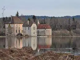 Balade aérienne entre nature et châteaux