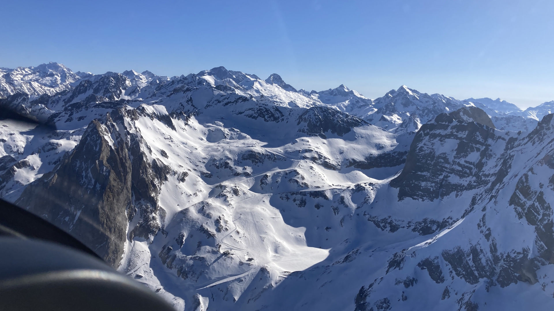 Survol du Massif Pyrénéen de Pau jusqu'au Pic du Midi