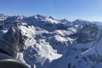 Survol du Massif Pyrénéen de Pau jusqu'au Pic du Midi