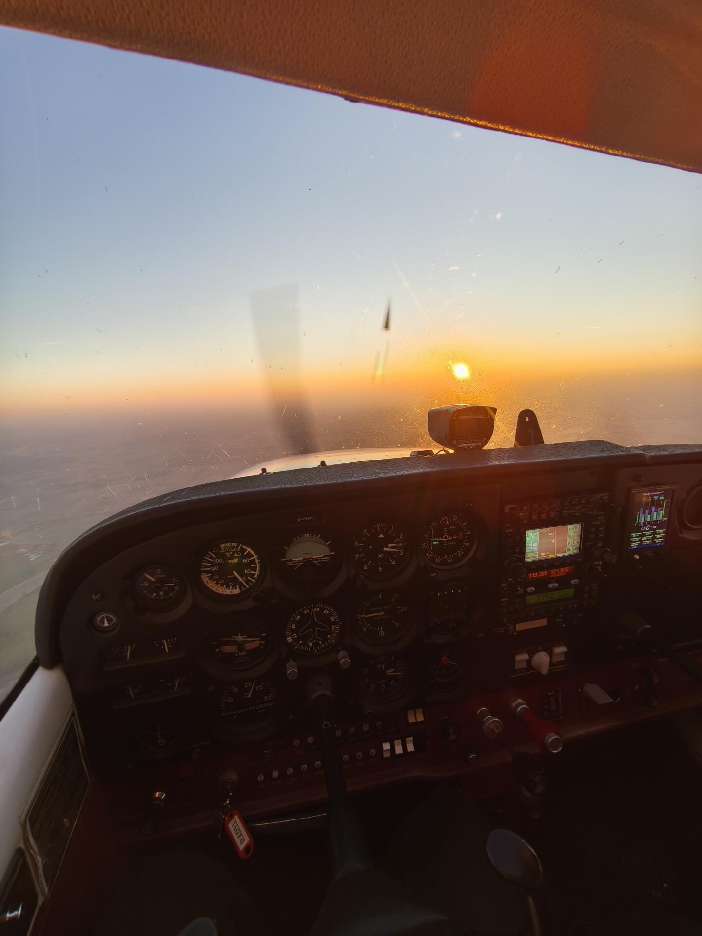 Düsseldorf und den Tagebau Garzweiler aus der Luft