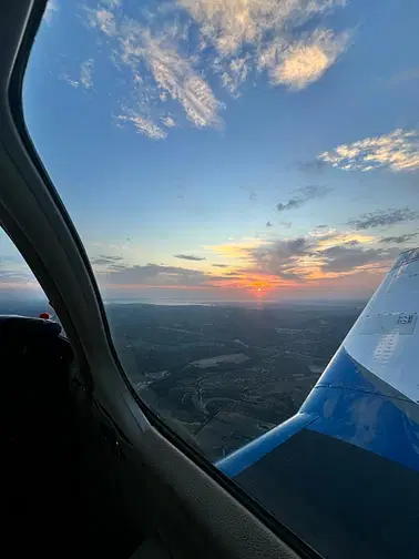 La Rade de Marseille et le coucher de soleil vu du ciel