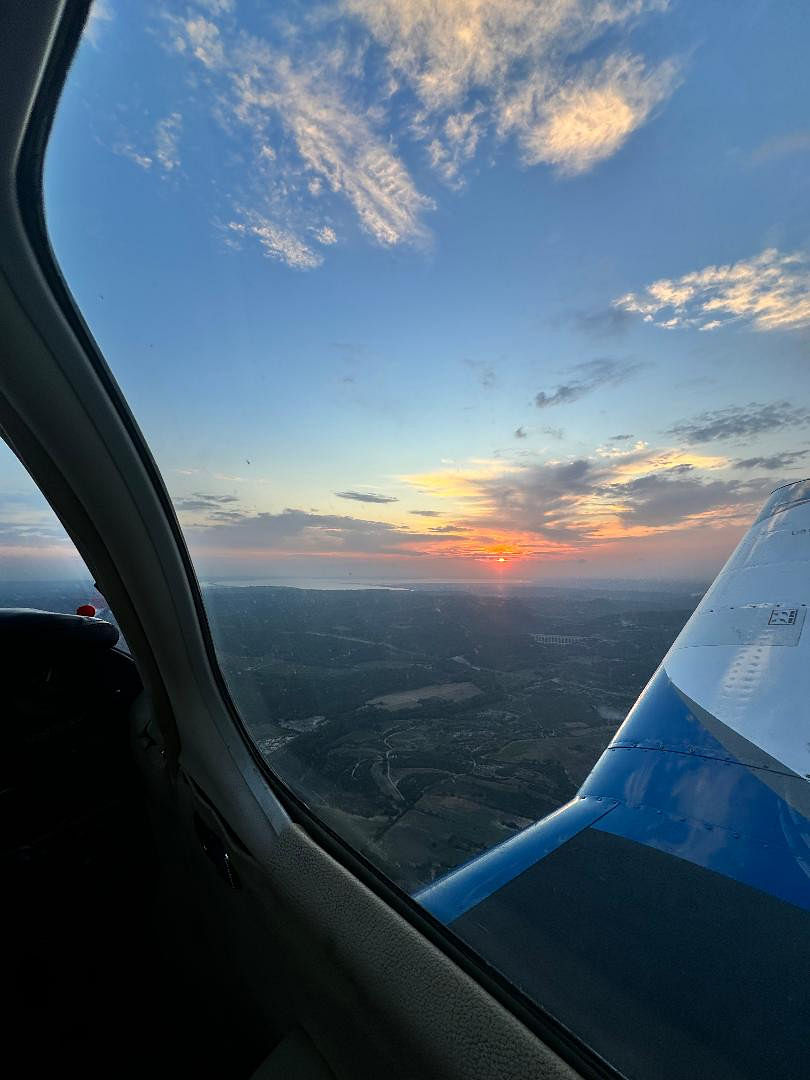 La Rade de Marseille et le coucher de soleil vu du ciel