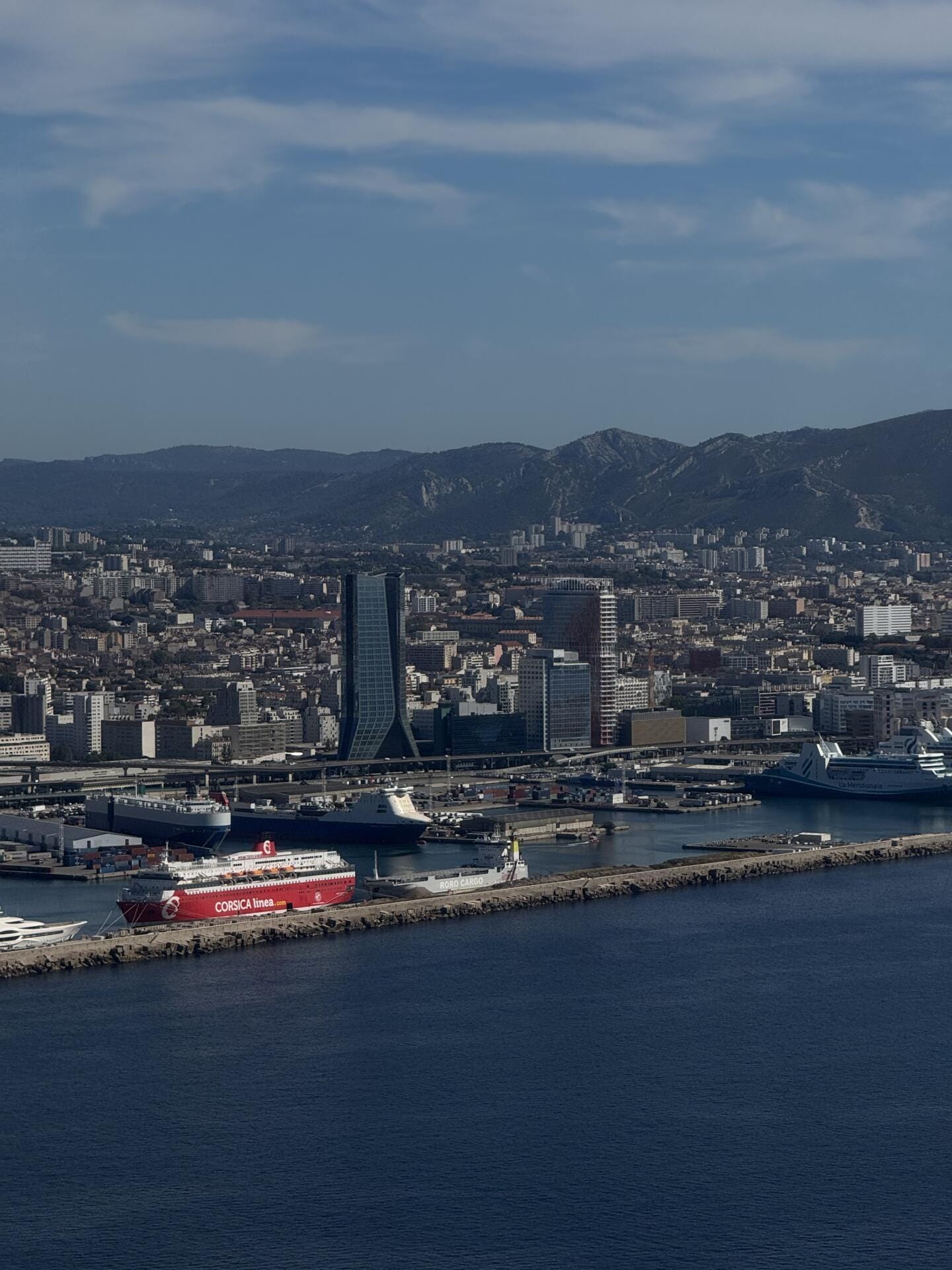 🌅 Évasion au-dessus des calanques de Marseille