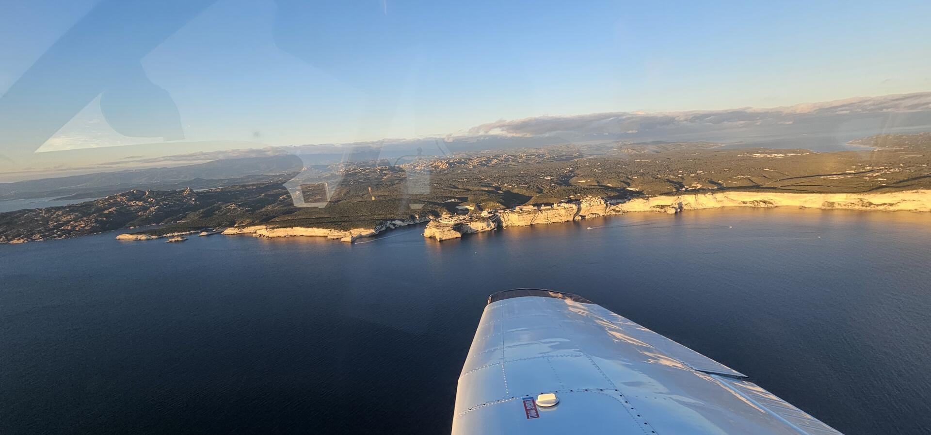 Vol panoramique exclusif de l'extrême sud de la Corse