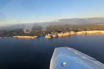 Vol panoramique exclusif de l'extrême sud de la Corse