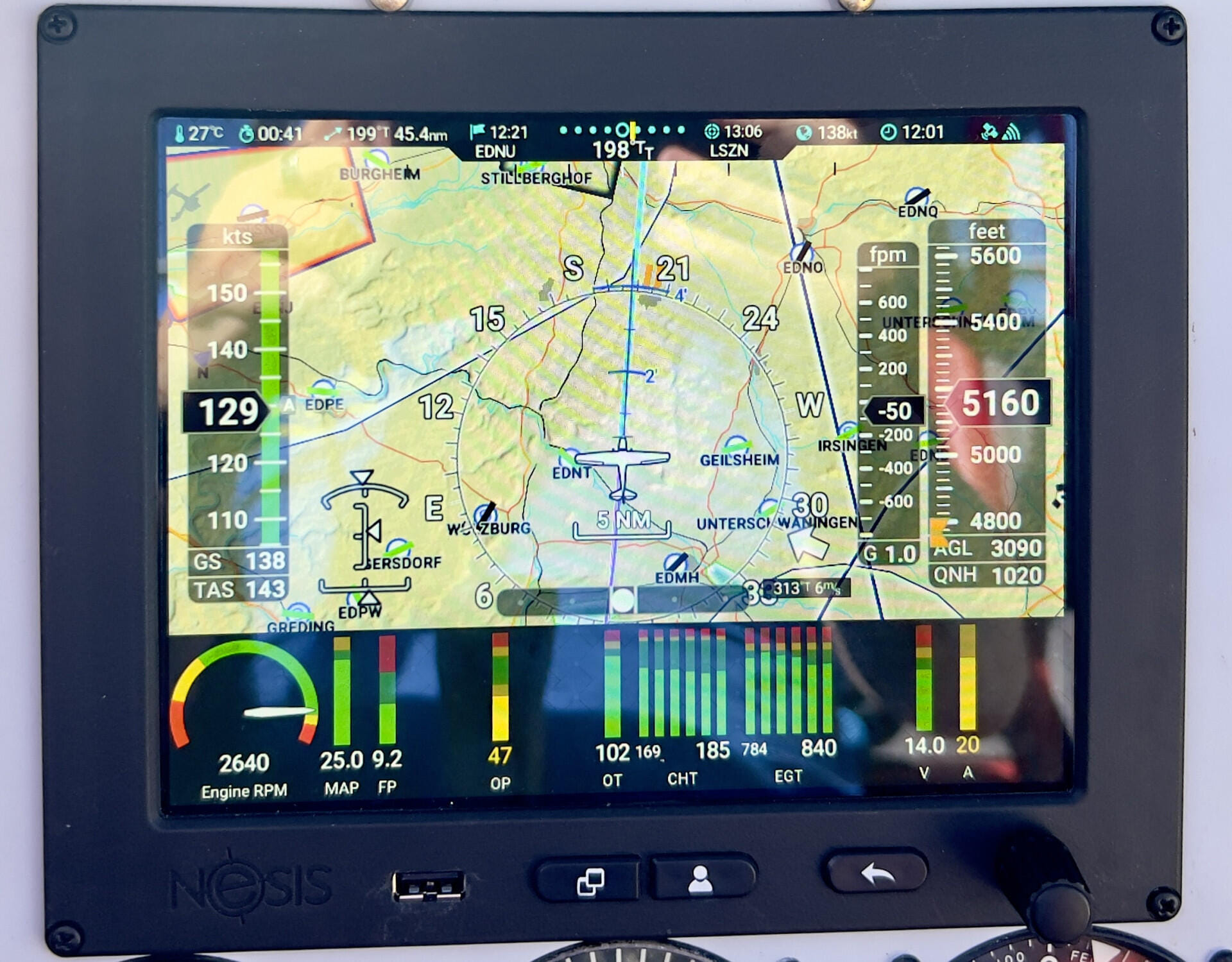 Das neue Display in Cockpit