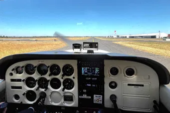 Vue avant et tableau de bord