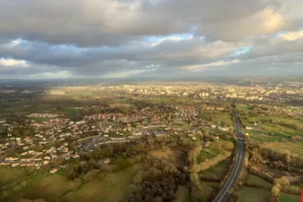 Admirons le coucher de soleil depuis le ciel !