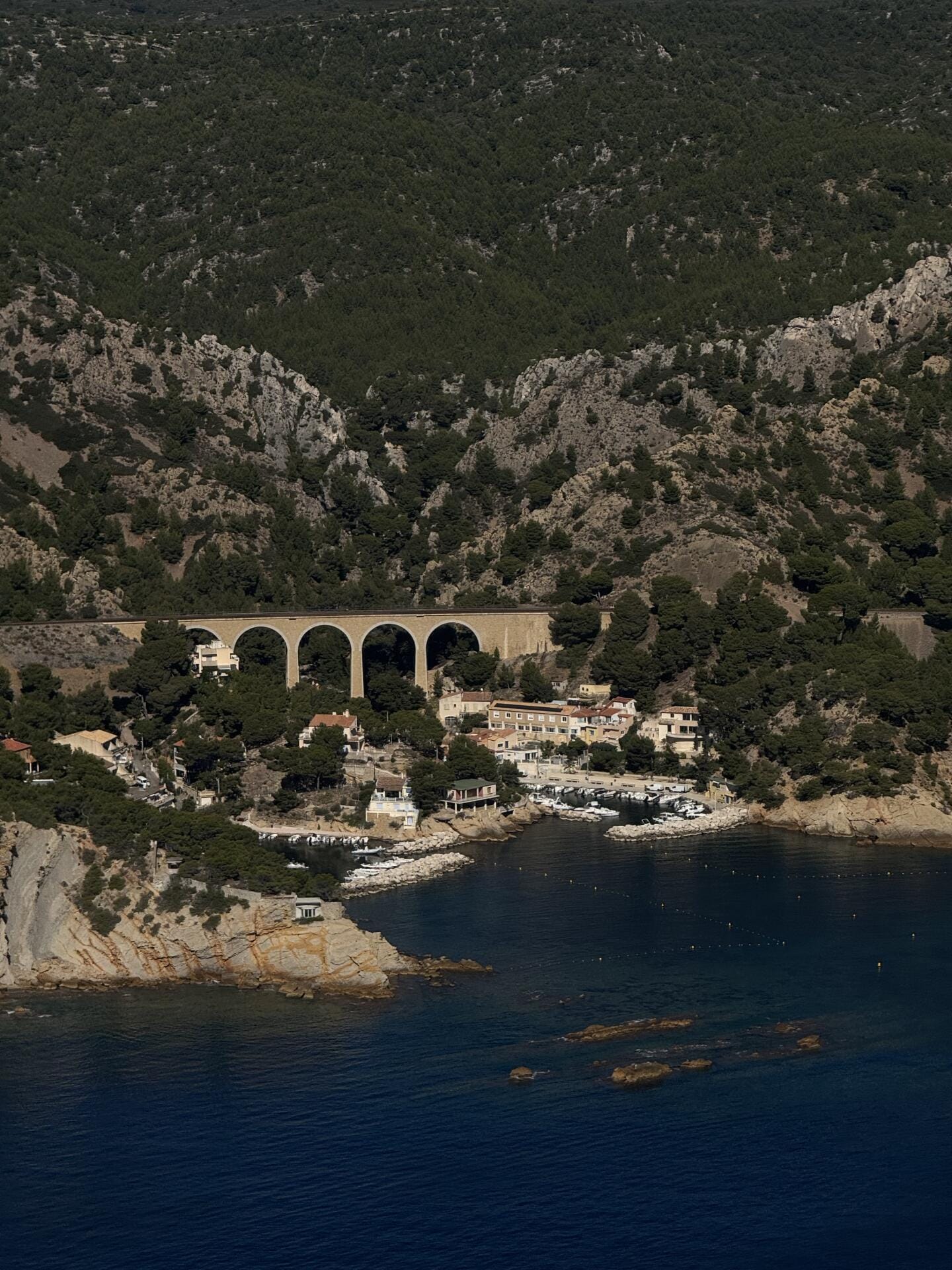 🌅 Évasion au-dessus des calanques de Marseille