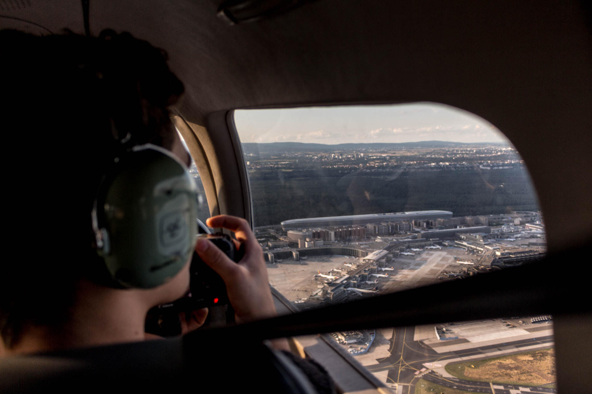 Rundflug über Frankfurt und Umgebung: Skyline, Main und Rheintal aus der Vogelperspektive