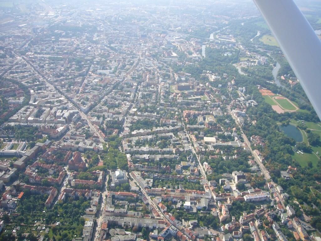 Halle mit Reileck und Peißnitz (Ziegelwiese)
