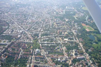 Halle mit Reileck und Peißnitz (Ziegelwiese)