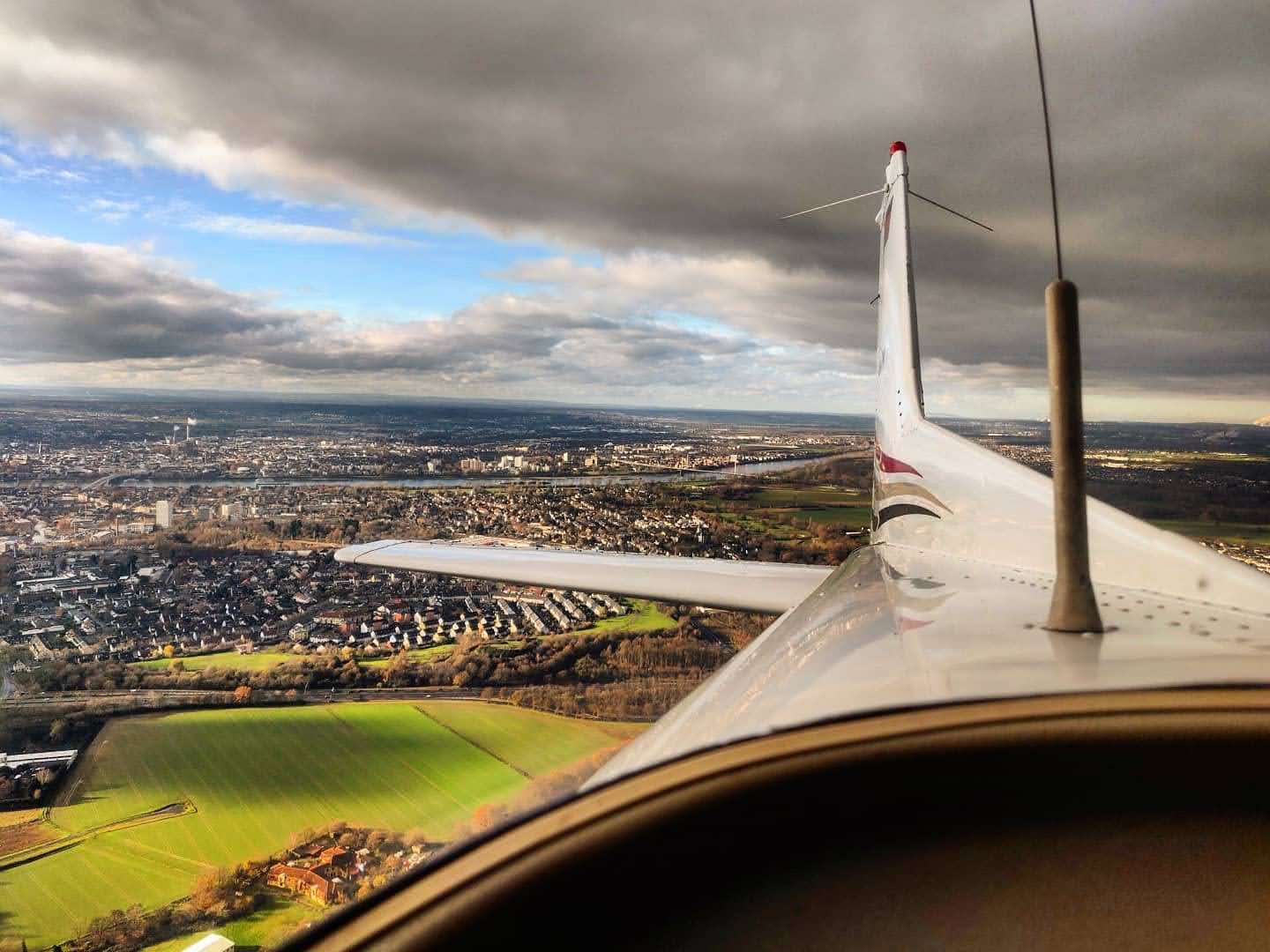 1h Rundflug über Ihre Wunschziele (2 Passagiere)