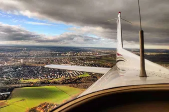 1h Rundflug über Ihre Wunschziele (2 Passagiere)