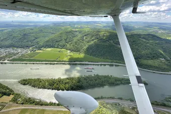 1h Rundflug über Ihre Wunschziele (2 Passagiere)