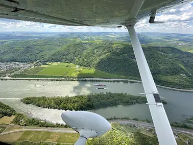 1h Rundflug über Ihre Wunschziele (2 Passagiere)