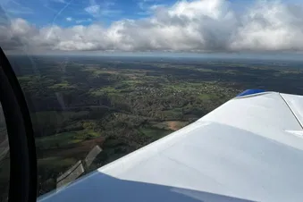 Survol de la Vallée de la Creuse vers Eguzon
