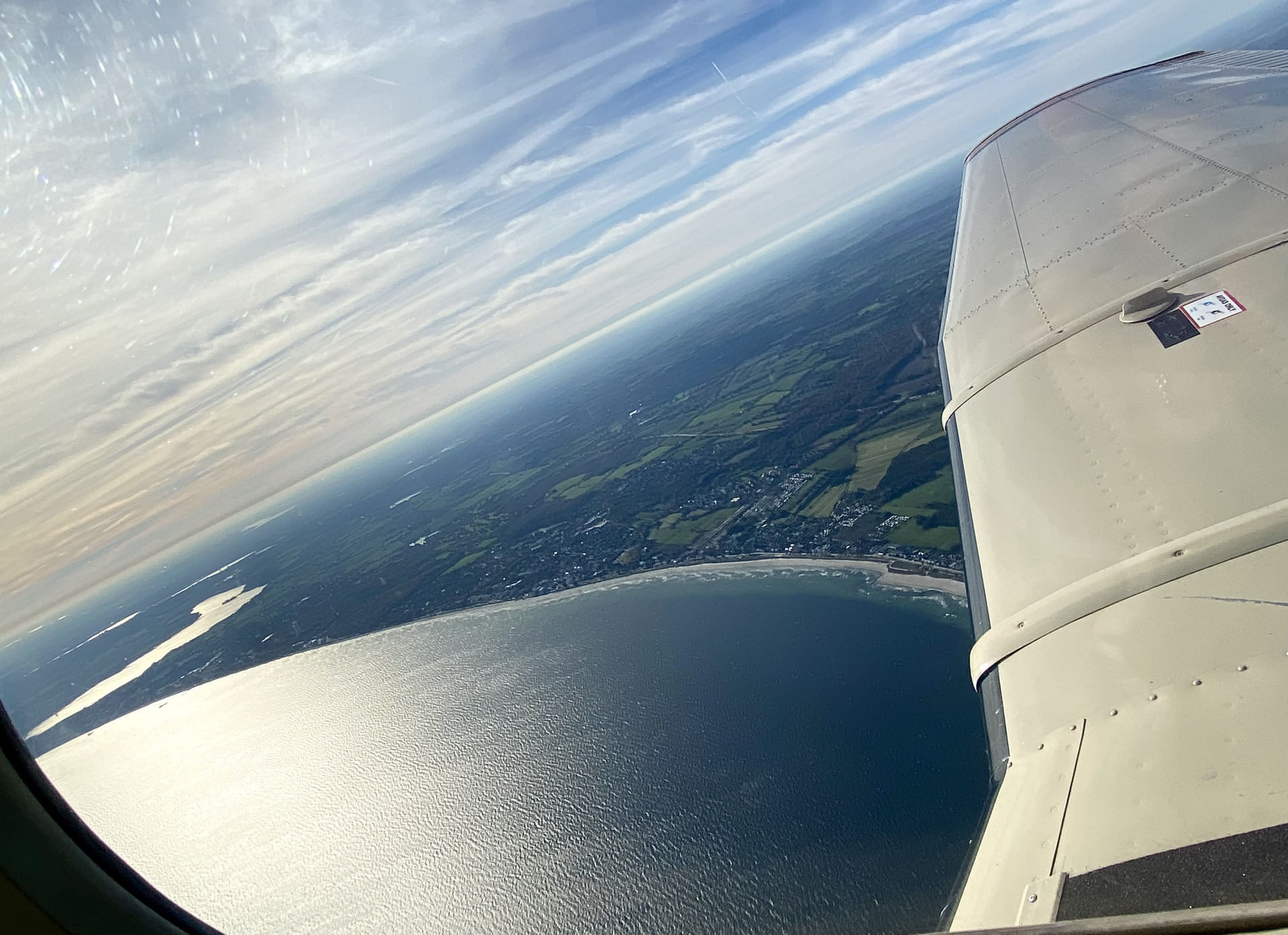 Heiratsantrag über den Wolken und über dem Meer