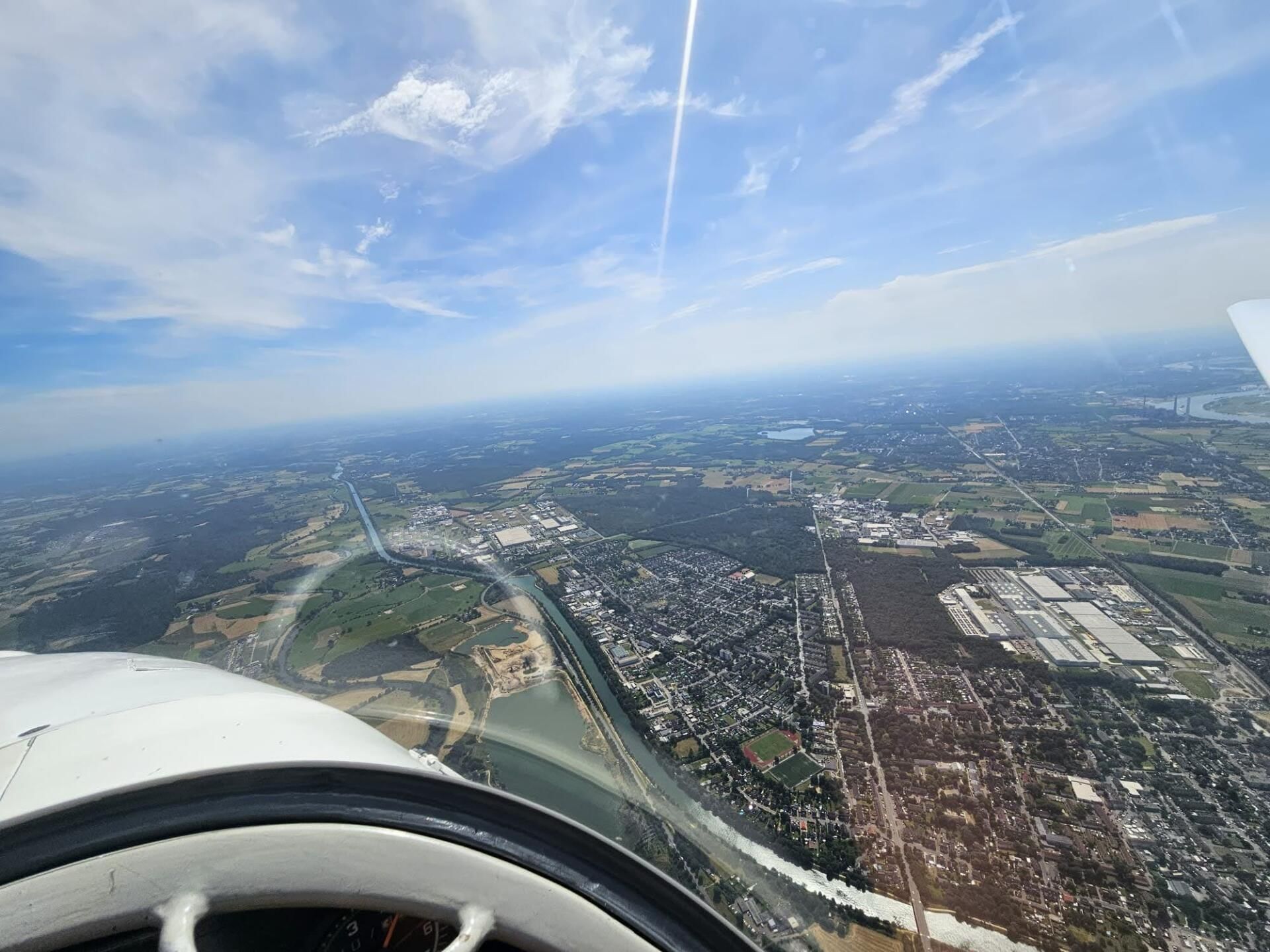 Entspannter Rundflug im Motorsegler – 60 Minuten pur