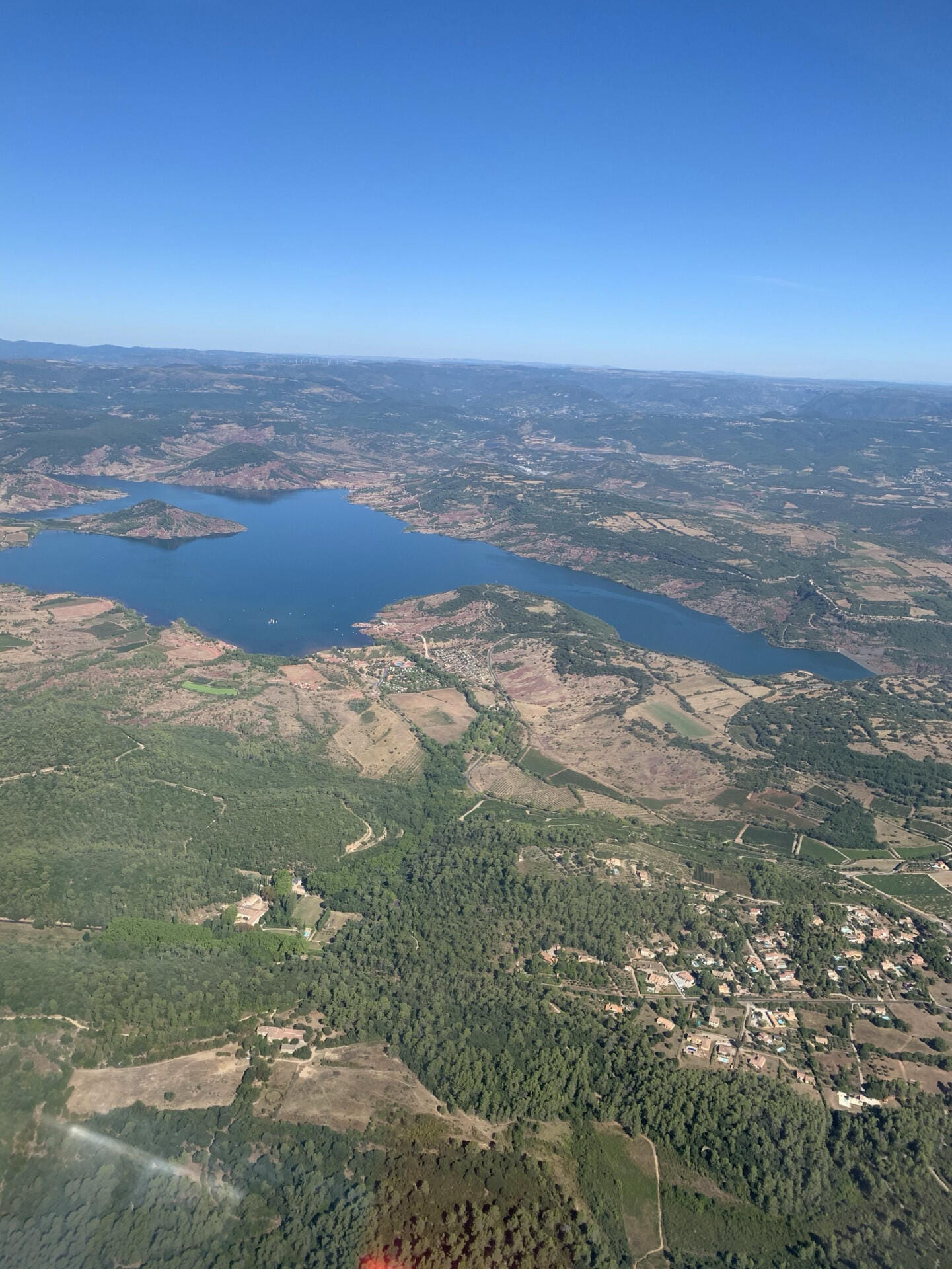 La côte au sud de Montpellier et le lac du Salagou