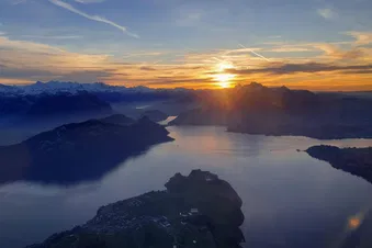 Rundflug mit Heiratsantrag und "Will you marry me?" Banner