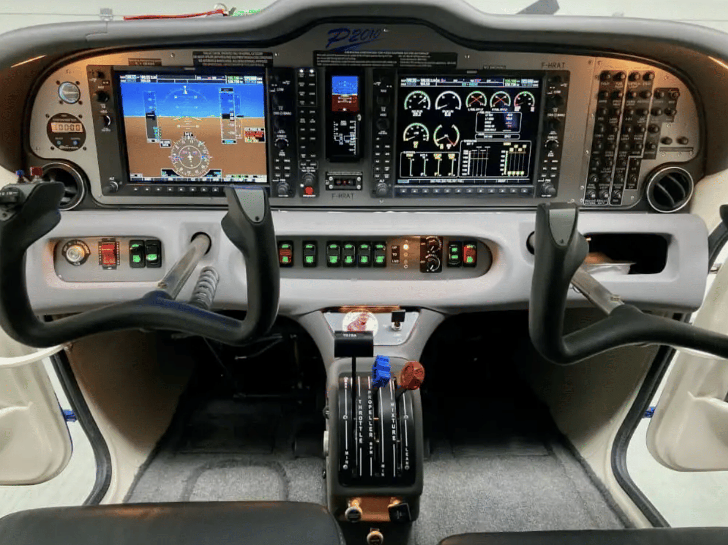 Découverte du pilotage à bord d'un P2010 moderne | 45 min 🛩