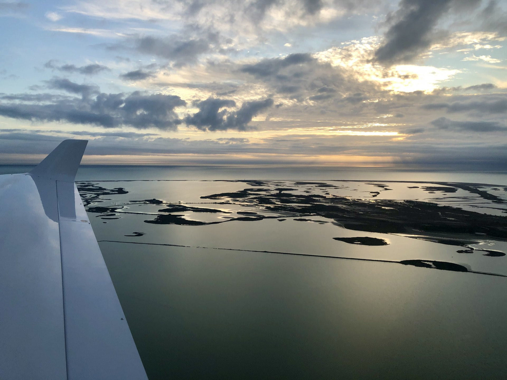 Survol de la Camargue par Aigues-Mortes (LIRE DESCRIPTION)