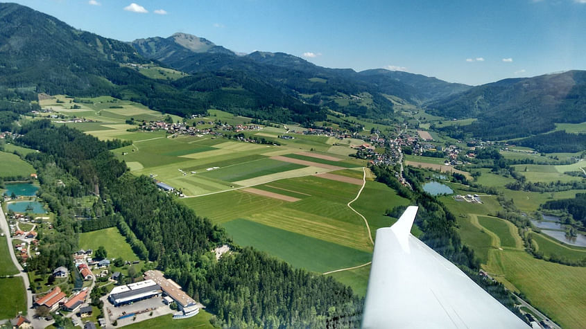 Ins obersteirische Bergland, zum Gebirgsflugplatz Turnau