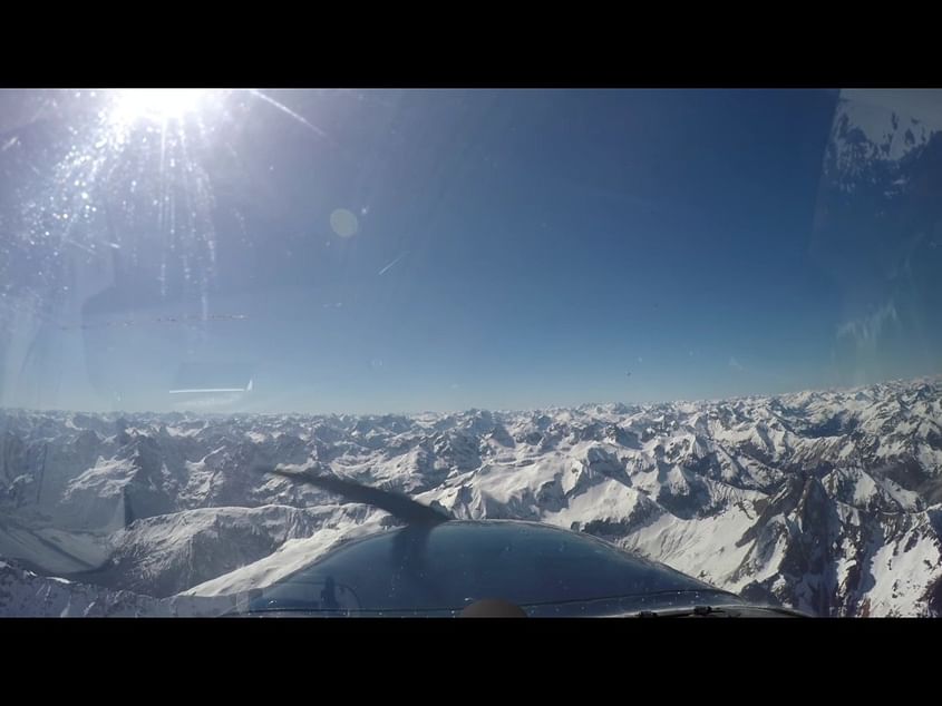 Gletscherflug zur Wildspitze 3.768 Meter höchster Berg Tirol