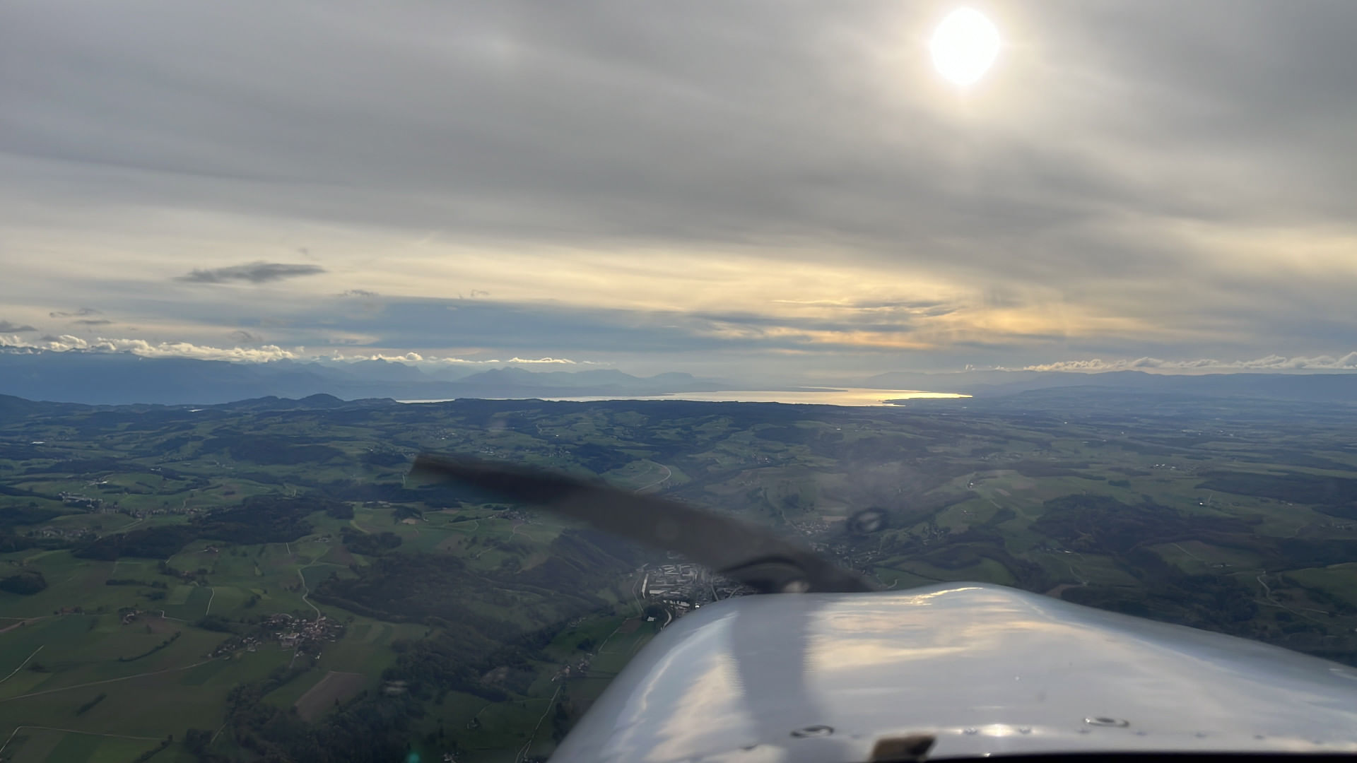 Survol des Alpes Bernoises avec pause café à La Gruyère
