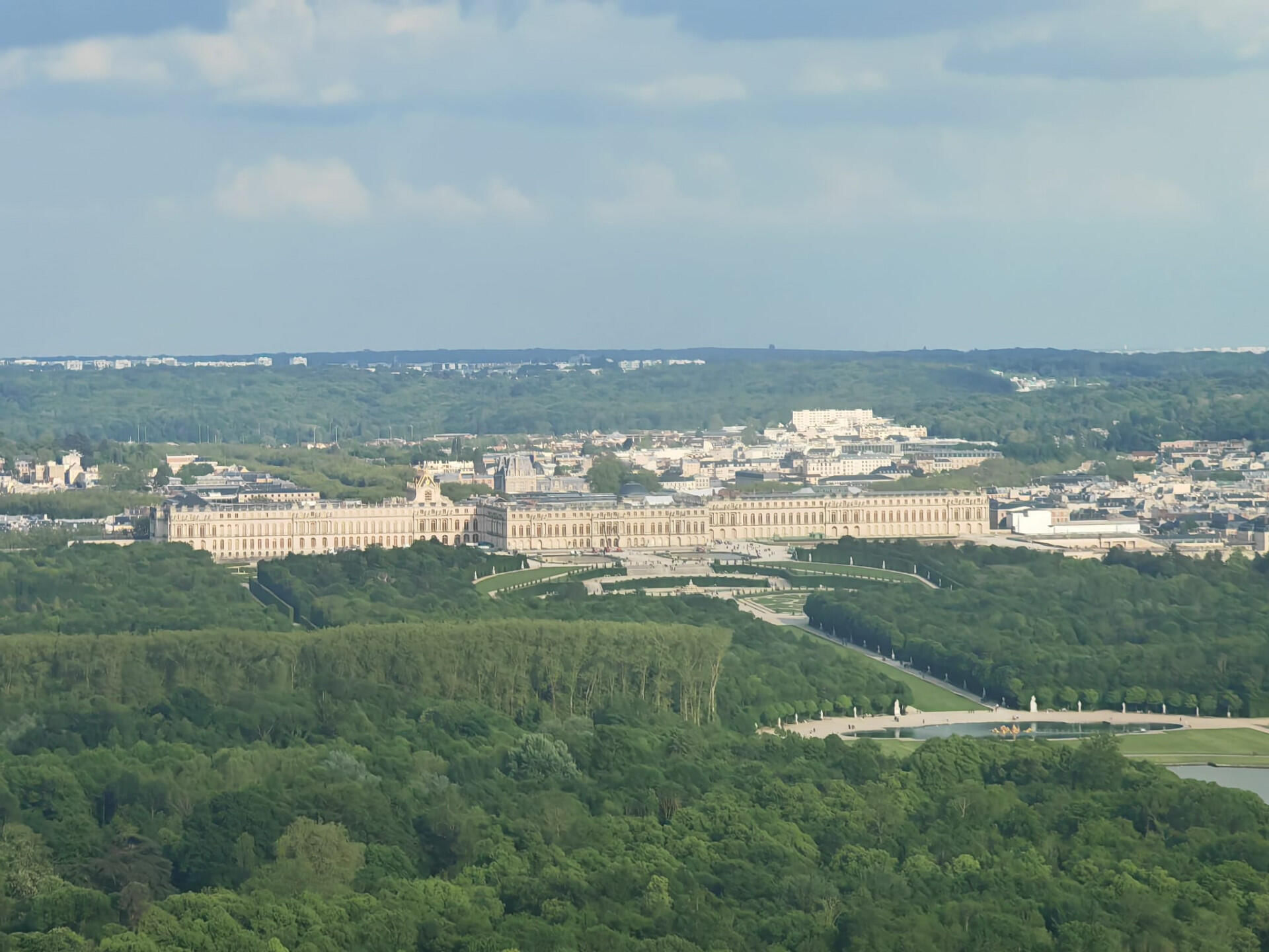Survolez le château de Versailles