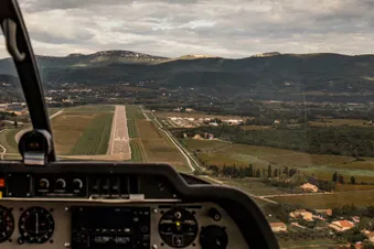 Finale Piste 29 Aérodrome de Cuers-Pierrefeu