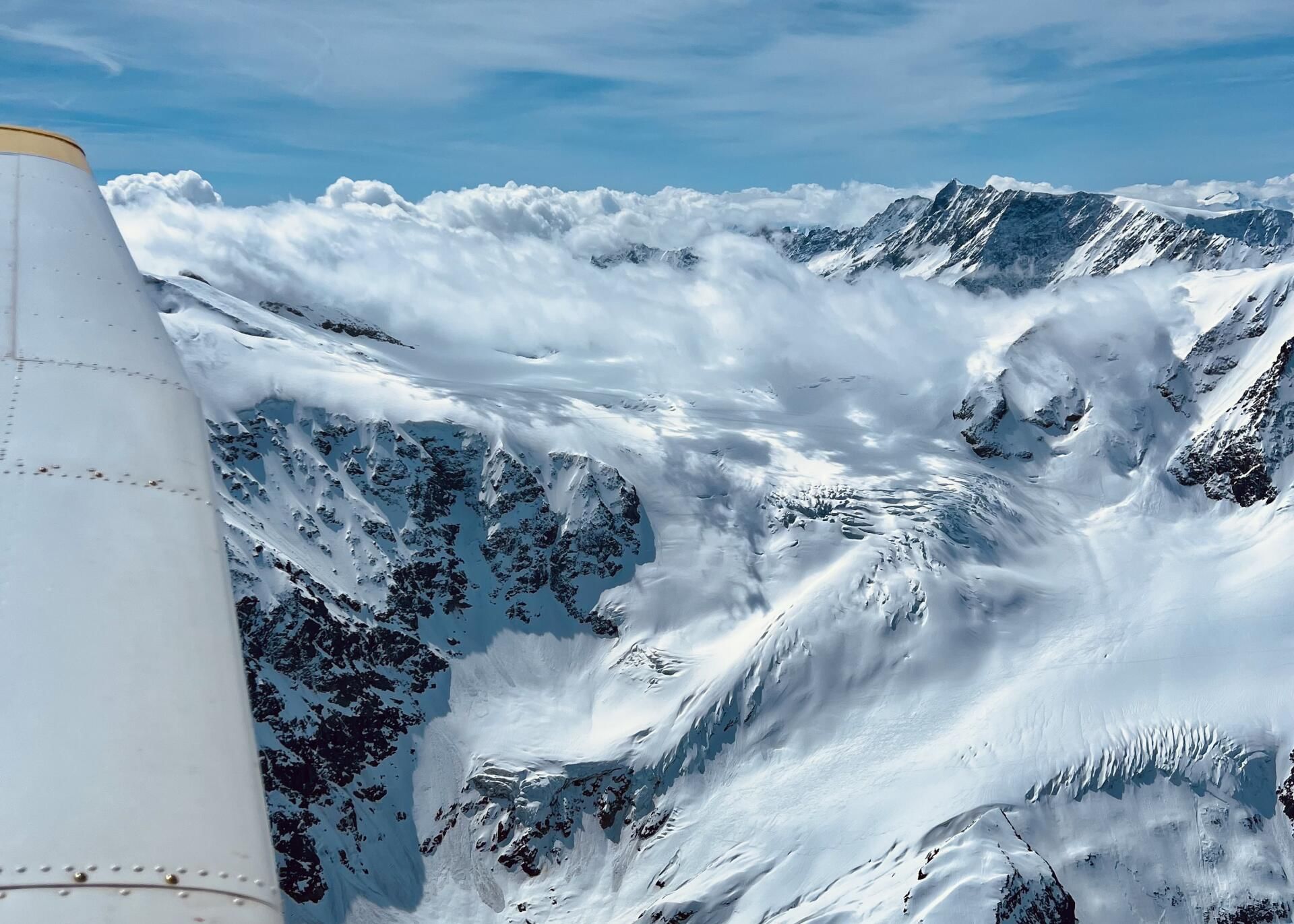 Blick auf die verschneiten Gletscher