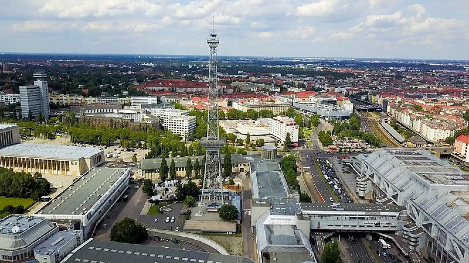 Rundflug über Berlin in Cessna 172 (45m)