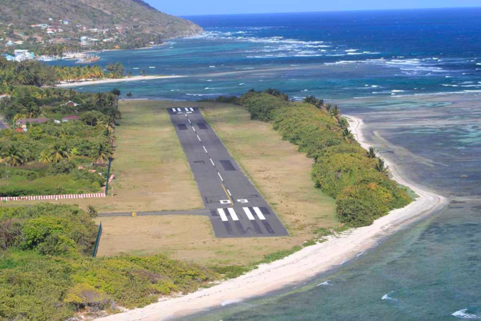 La Pointe des Chateaux - Survol de la Guadeloupe