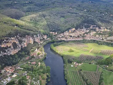 Balade aérienne à la découverte de Sarlat et ses châteaux