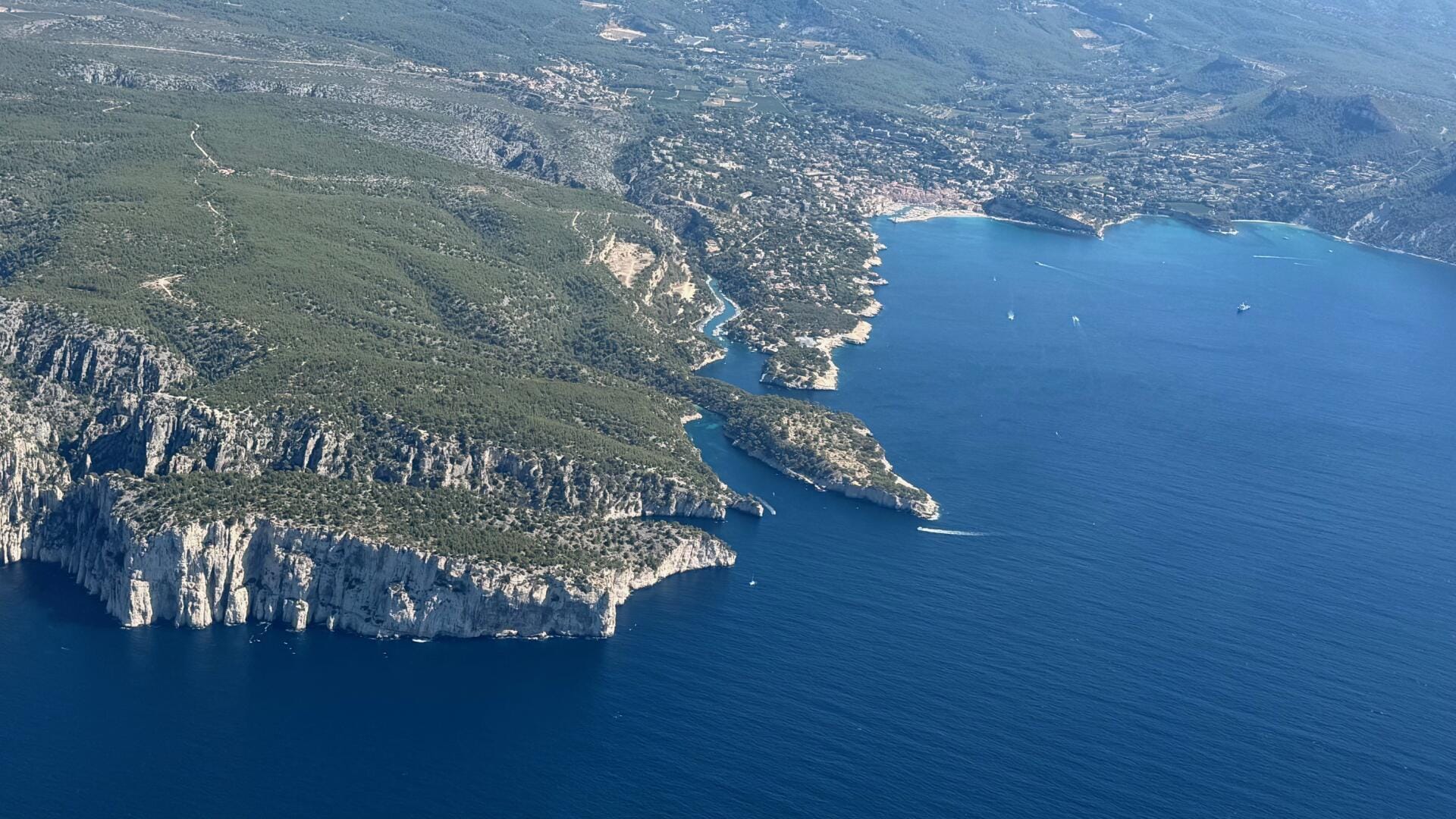 Survol des calanques cassis