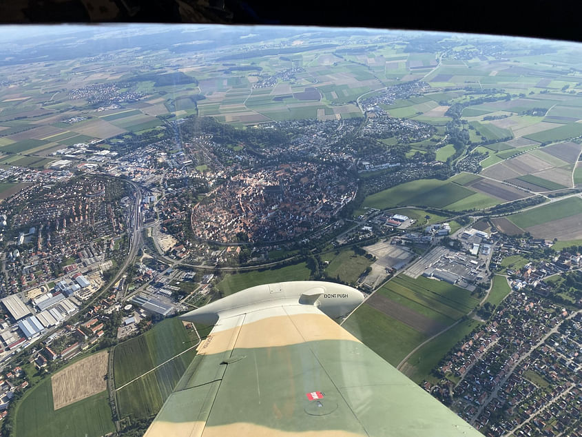 Rundflug im Norden von Augsburg - mit einem Militärtrainer