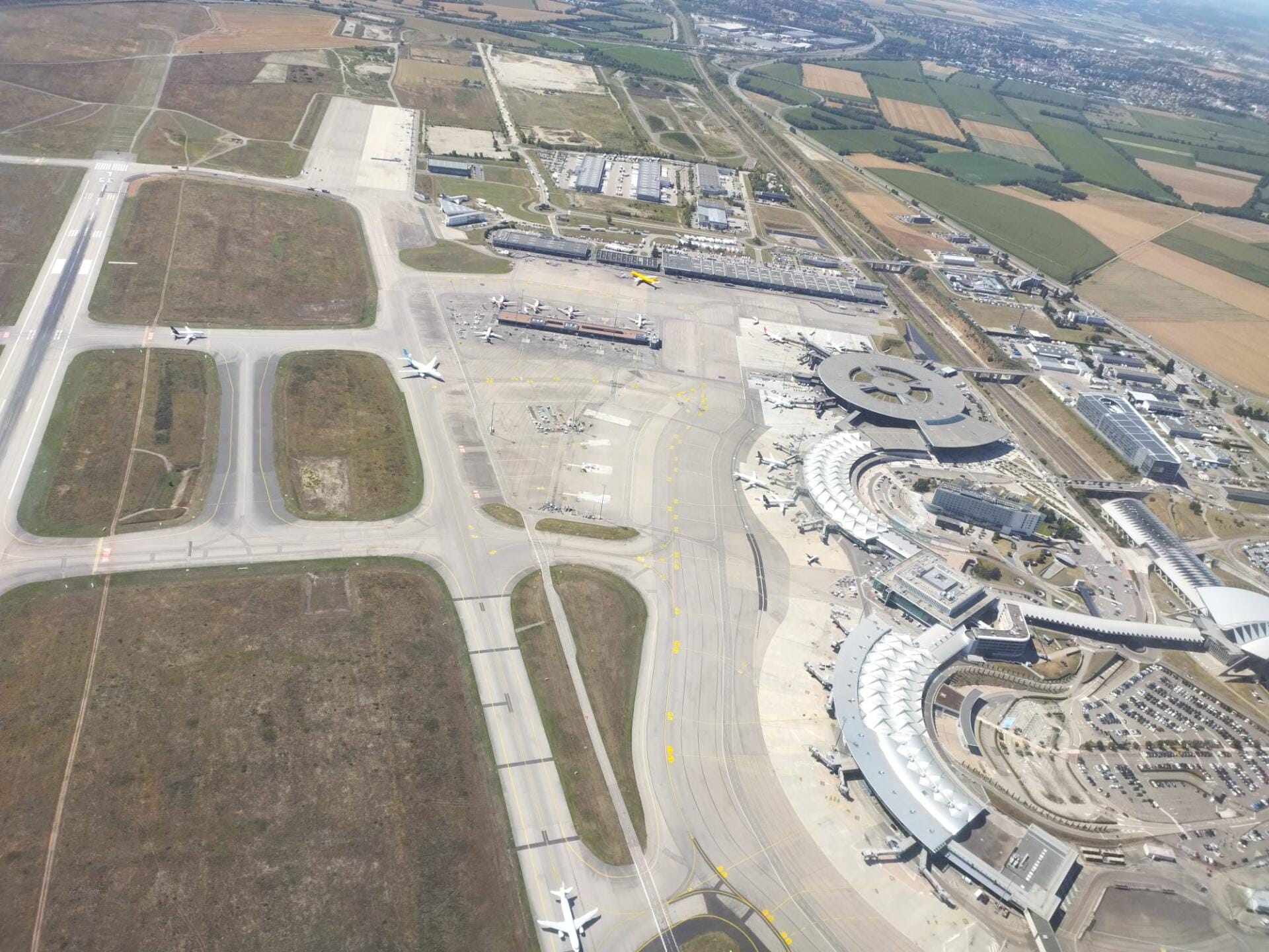 Vue aérienne de l'aéroport de Saint Exupéry