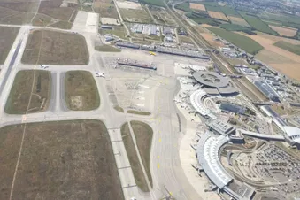 Vue aérienne de l'aéroport de Saint Exupéry