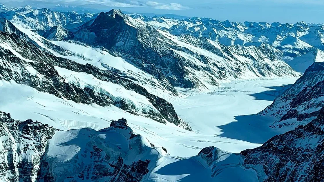 Abflug-Triengen: Eiger Mönch Jungfrau Aletschgletscher
