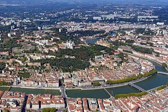 Balade aérienne au dessus de Lyon et ses alentours