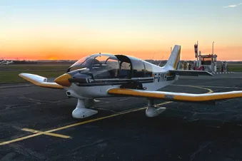DR400 au parking